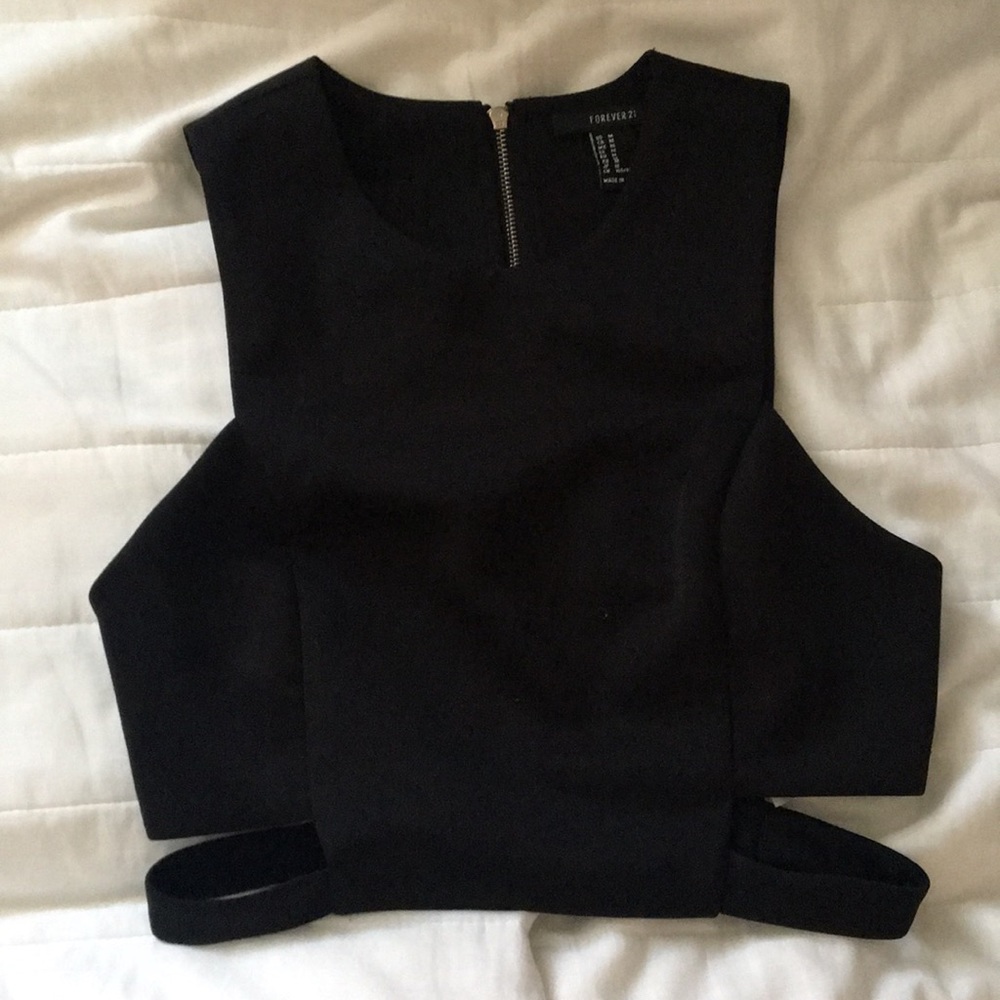 Black cut out crop top!